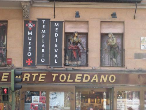 Toledo store window sculptures copying works by Velazquez (i.e., paintings -> 3D)