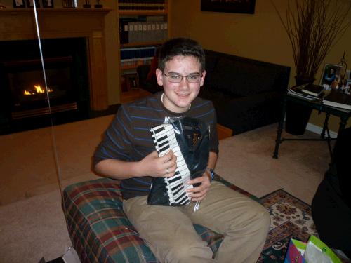 A Keyboard tie for the jazz pianist -- now he can practice in church!