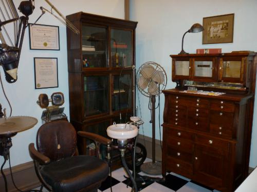 On behalf of our dentist grandpa, we took this photo of an old Georgia Dental Office!