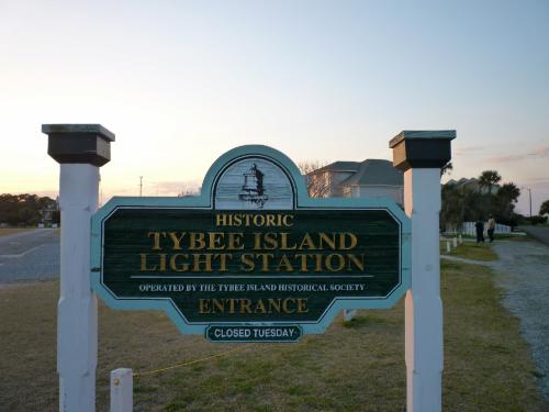 After finishing the tour, we had some dinner and then headed out to Tybee Island to see the light house.