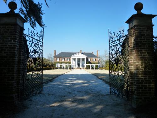 Our last stop in South Carolina -- The Boone Hall Plantation.  It is the oldest working plantation in the United States.  It was here that over a million of the bricks used to build Fort Sumter were hand made by slaves.  As a side note, a few scenes from the movie "The Notebook" were filmed here.